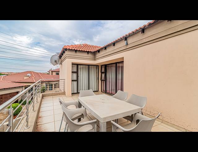 6 BEDROOM HOUSE FOR SALE IN PARKRAND